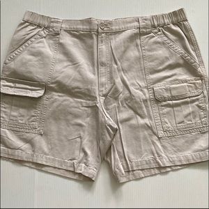 Savane men cargo 6 pocket shorts cotton percale actual size 42; 19” long. Bone.
